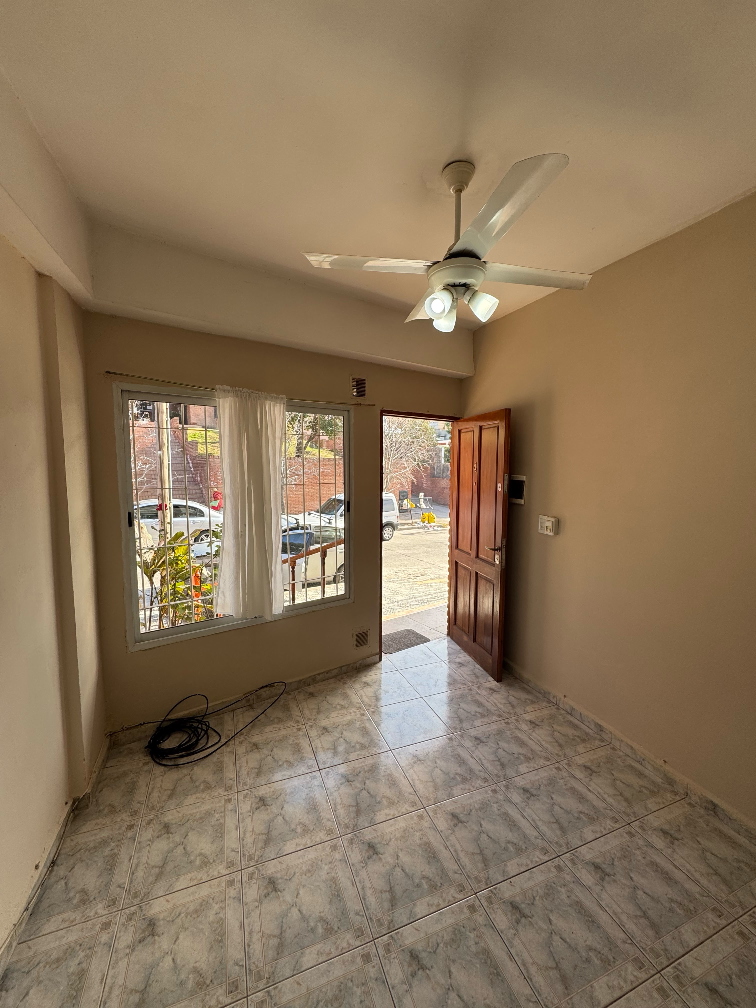 DEPARTAMENTO A DOS CUADRAS DEL CENTRO DE 1 DORMITORIO Y COCHERA