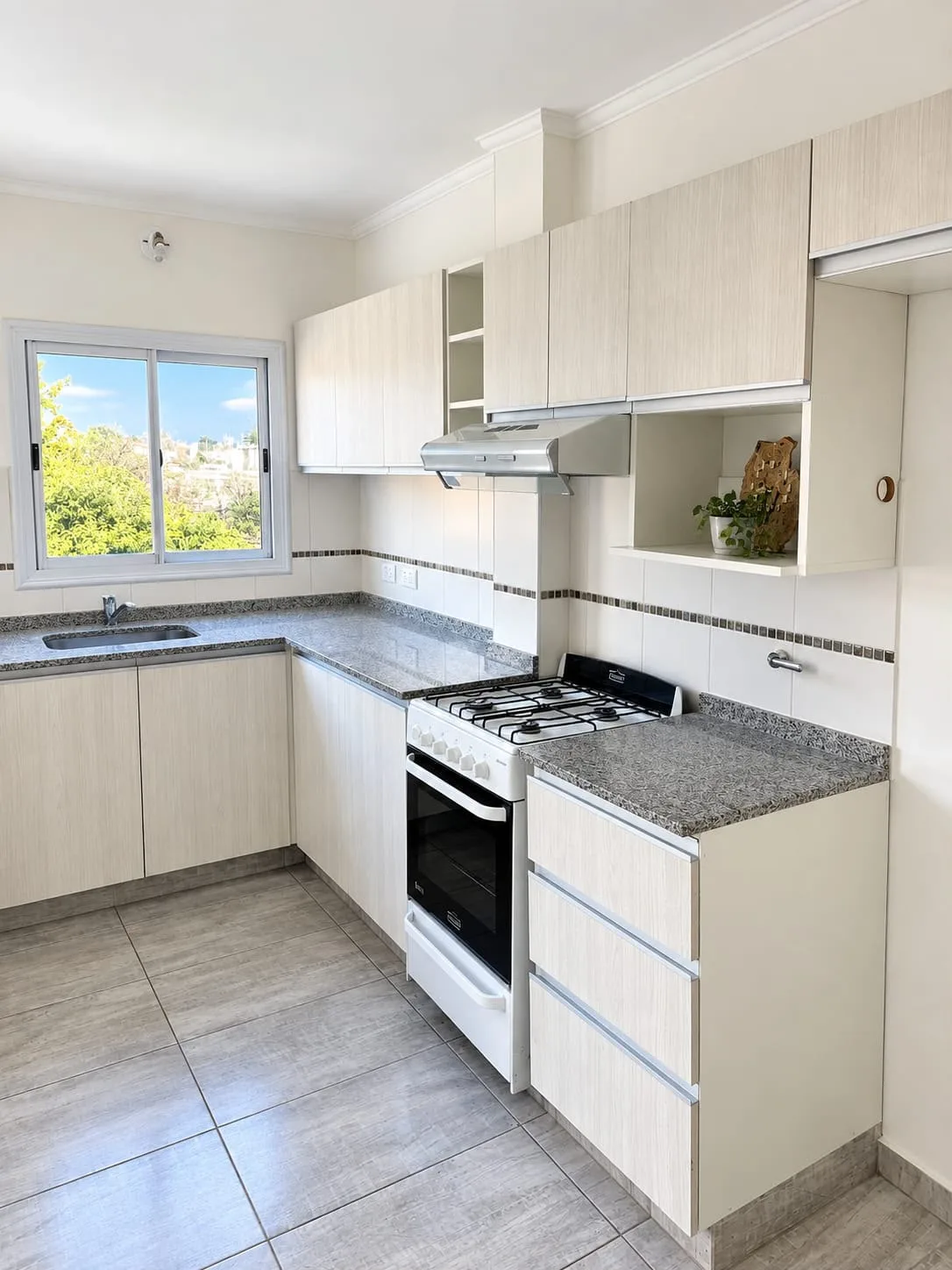 Departamento de 3 dormitorios y cochera en Carlos Paz